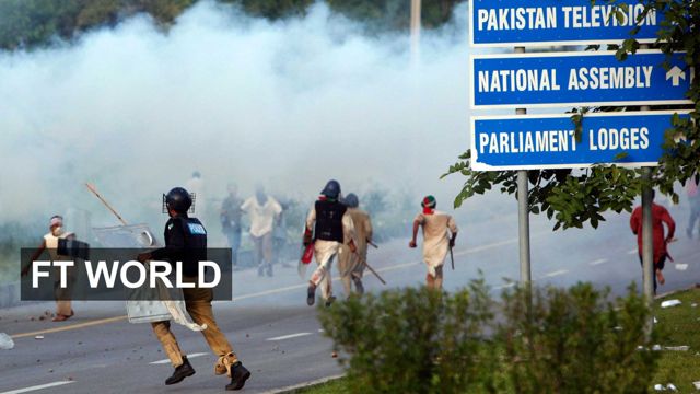 VIDEO: Pakistan protesters call for PM's resignation 1