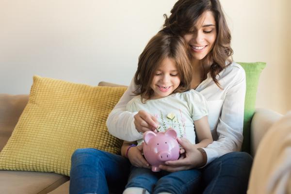 How to Reach Financial Independence While Raising a Family? 2 save money