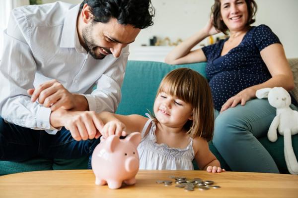 How to Reach Financial Independence While Raising a Family? 1 financial independence saving money