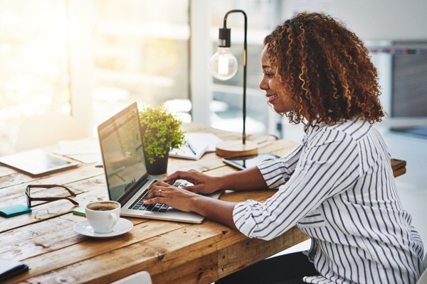 The Practical Pros and Cons of Hiring Freelance App Developers 1 freelance app developers