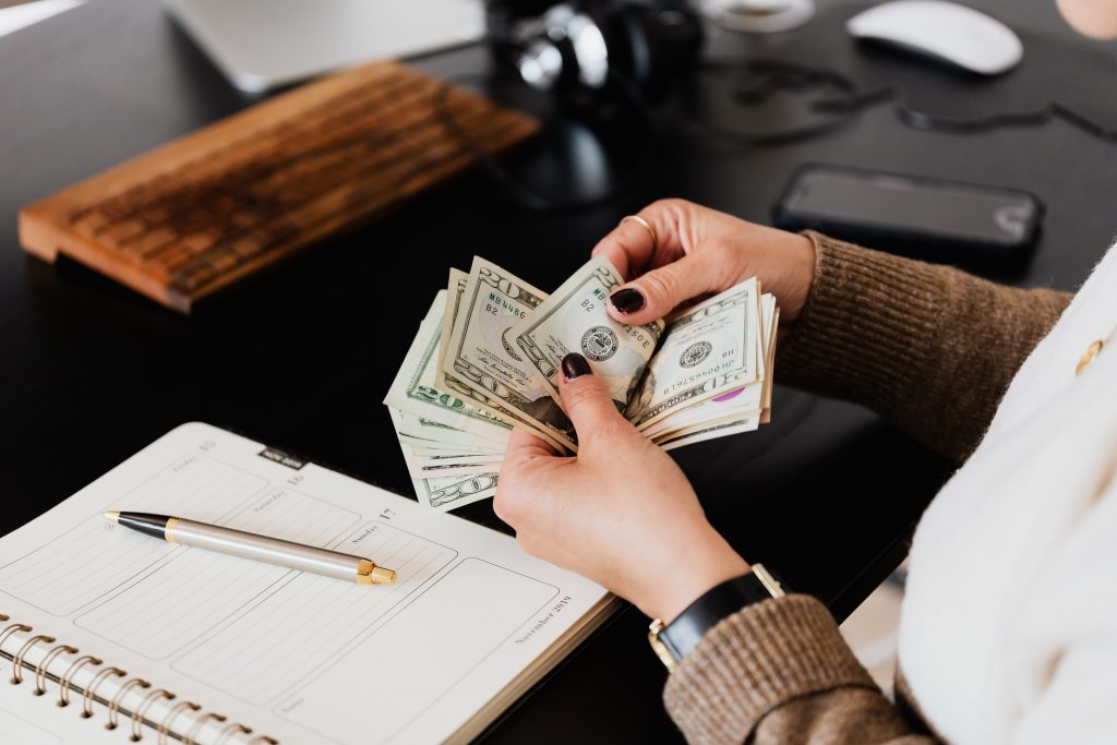 3 Tips for Choosing the Best Emergency Loan Providers 1 small business loan online lender earn money short term cash loans