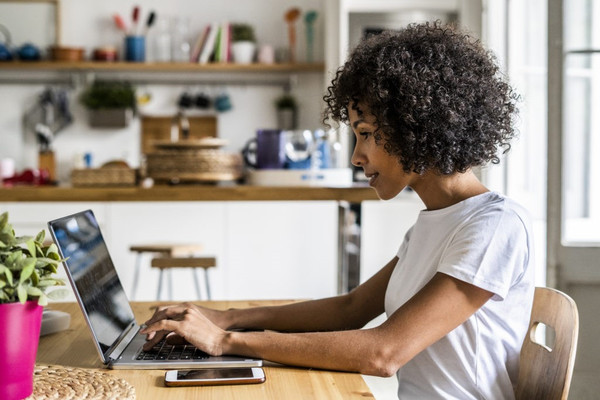 Useful tips you can use to clean up your office space and increase productivity 1 office space