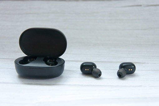 earbuds with charging case