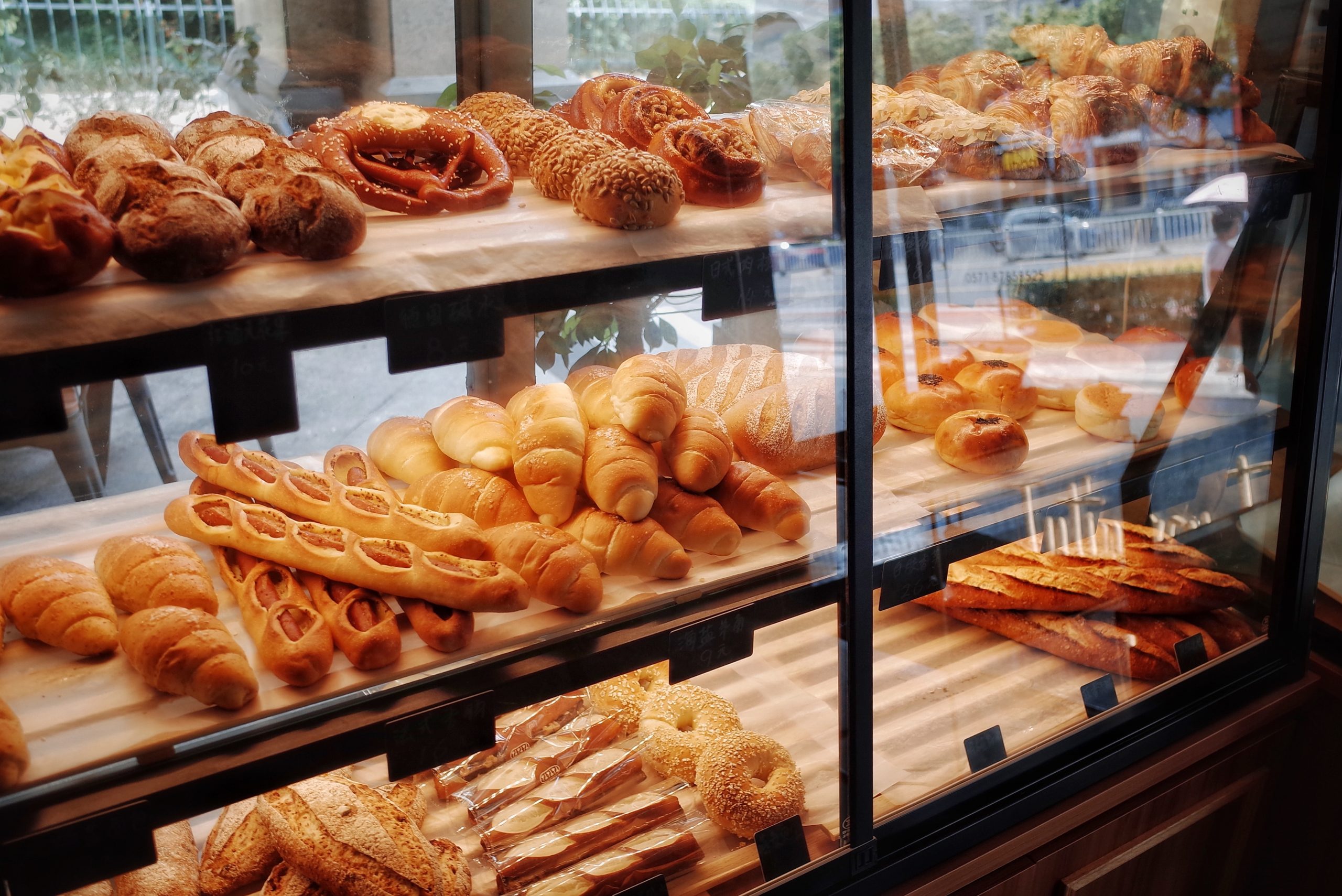 good bakery breads in display shelf