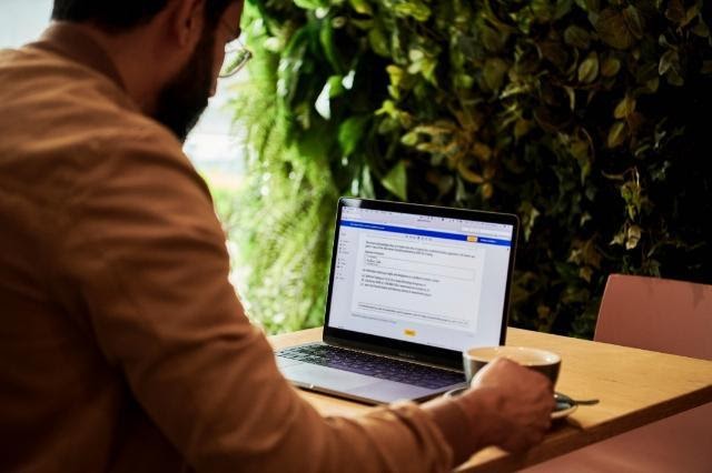 How to Be Better In Managing and Keeping Track Of Your Business Contracts 2 modern technology