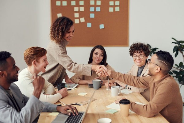How to make employees feel appreciated and valued at the workplace? 1 show gratitude