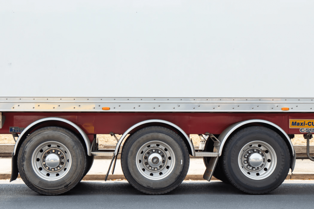 How To Better Manage And Track Your Company's Trailer Fleet 1 trailer fleet