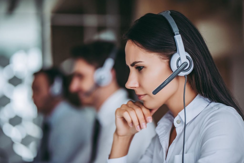 5 Ways A Contact Centre Can Benefit Your Startup 1 contact centre agent
