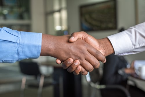 How to Leave a Good First Impression in Business 1 handshake