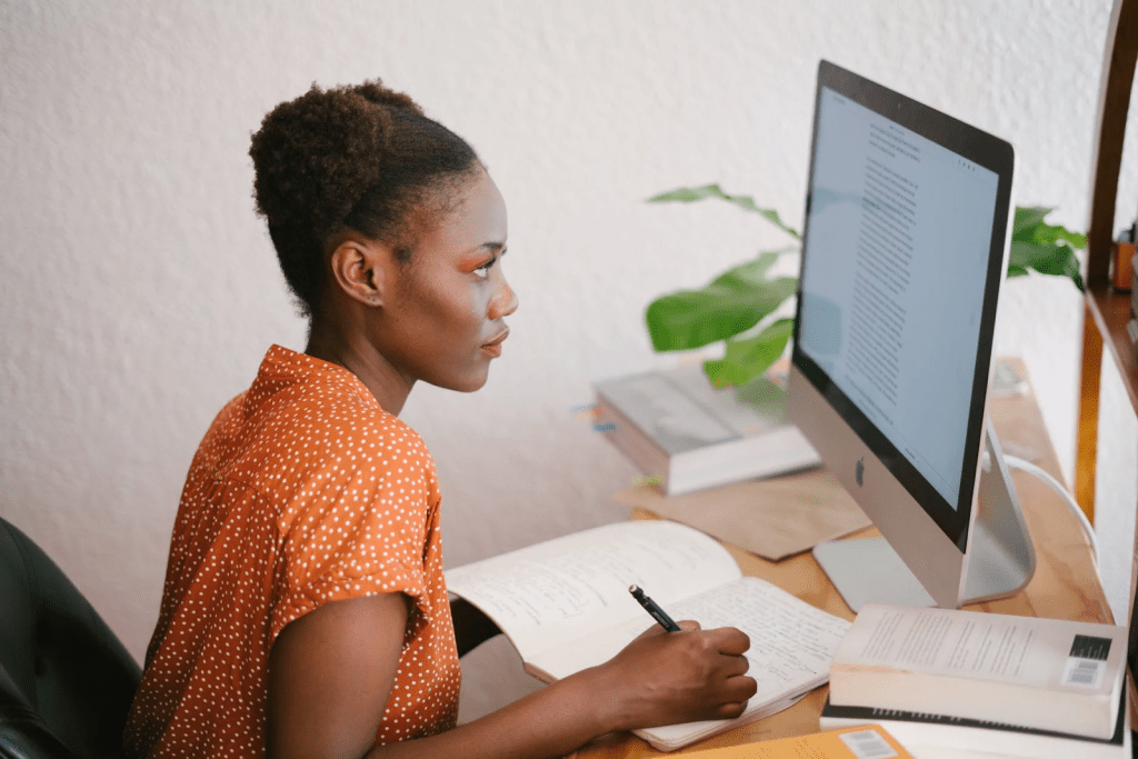 How Can Aspiring Students Improve Their Business Studies In The Digital Era 2 student studying