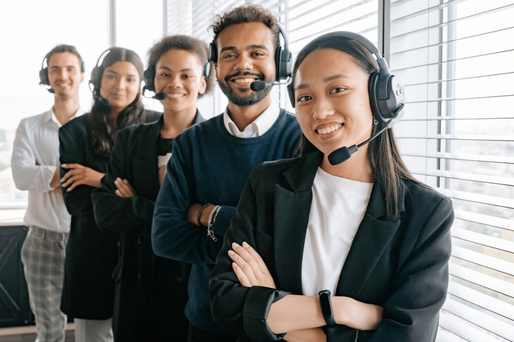 Top Ideas For Businesses Who Want To Offer Great, Yet Affordable Customer Service 1 happy call center agent