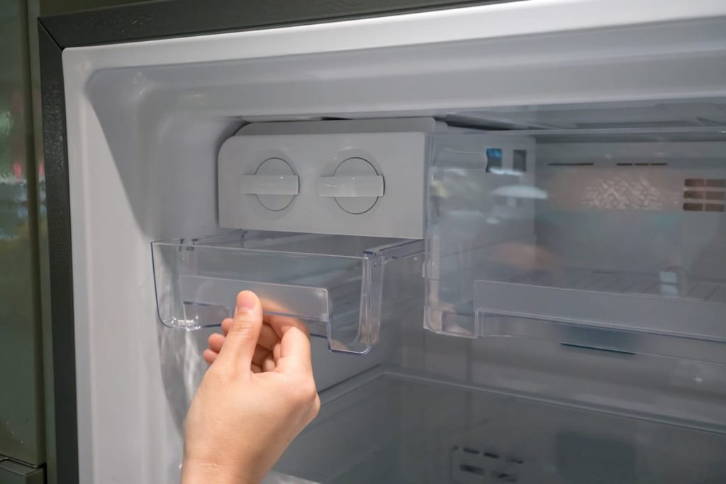 A Guide on Tips to Do the Maintenance of Your Refrigerator Ice Maker 1 refrigerator