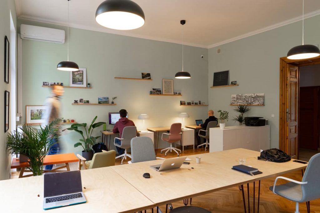 How to Make Your Office a More Attractive and Productive Environment 3 organized office space