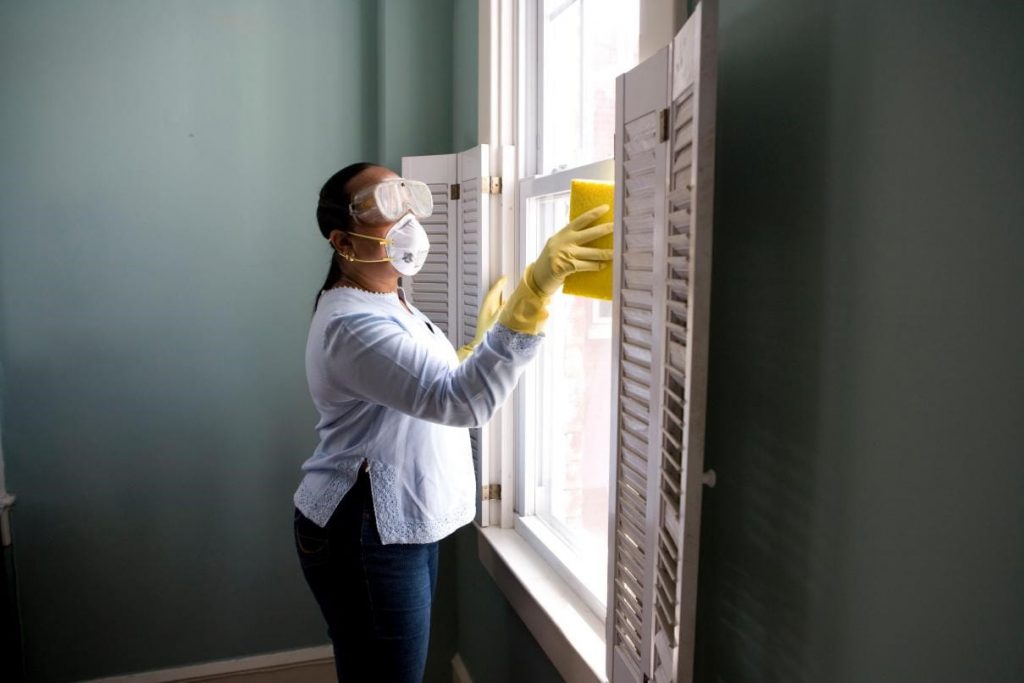 cleaning roller blinds