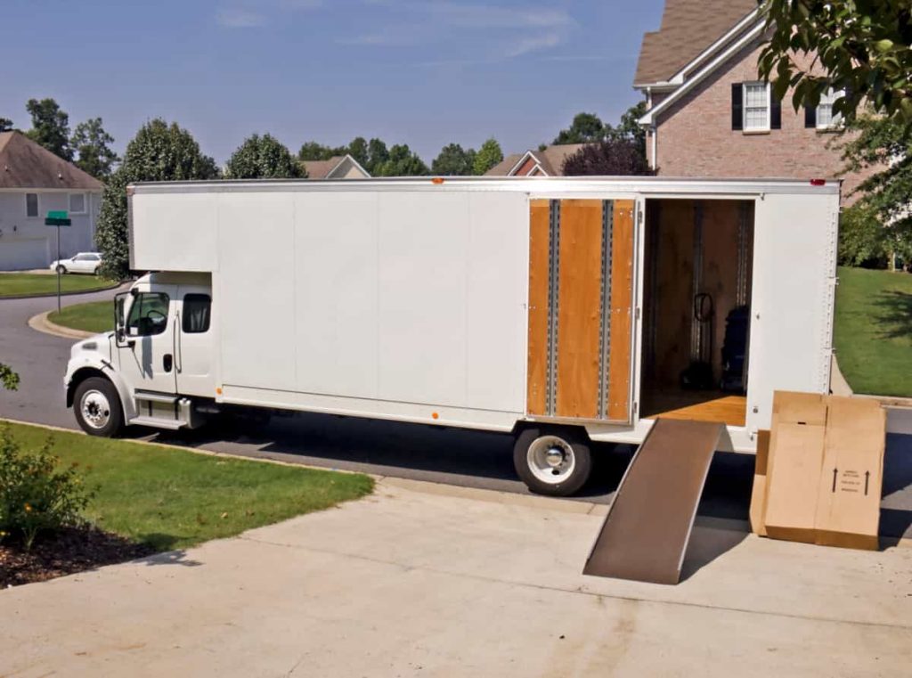 How Do You Select the Appropriate Size of a Moving Truck? 2 loading rumps