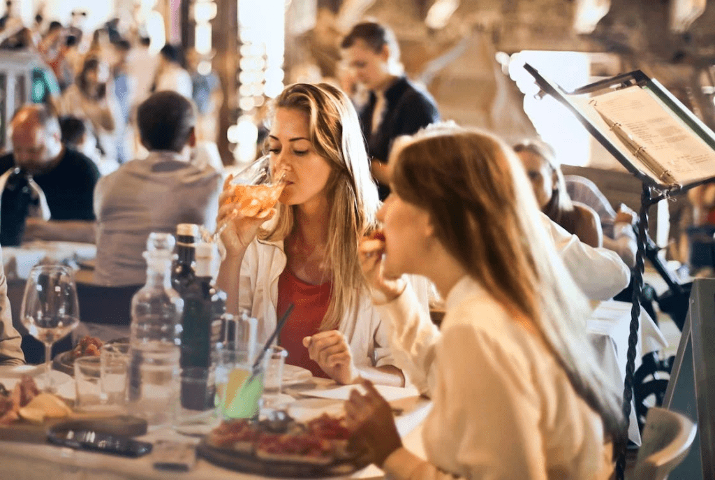 eating in restaurant
