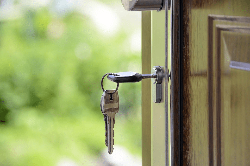 Buying a Property? Here are Some Useful Tips 1 door key