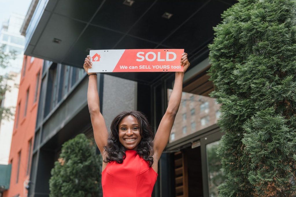 What Does Every Estate Agent Need To Know? 1 Estate Agent