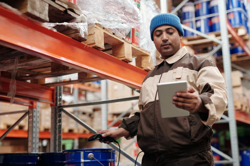 6 Things Your Business Warehouse Needs if You Work in the Food Industry 2 inventory management system