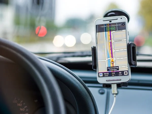 What Are the Top Things Every Fleet Manager Needs to Know? 2 smartphone car tehcnology