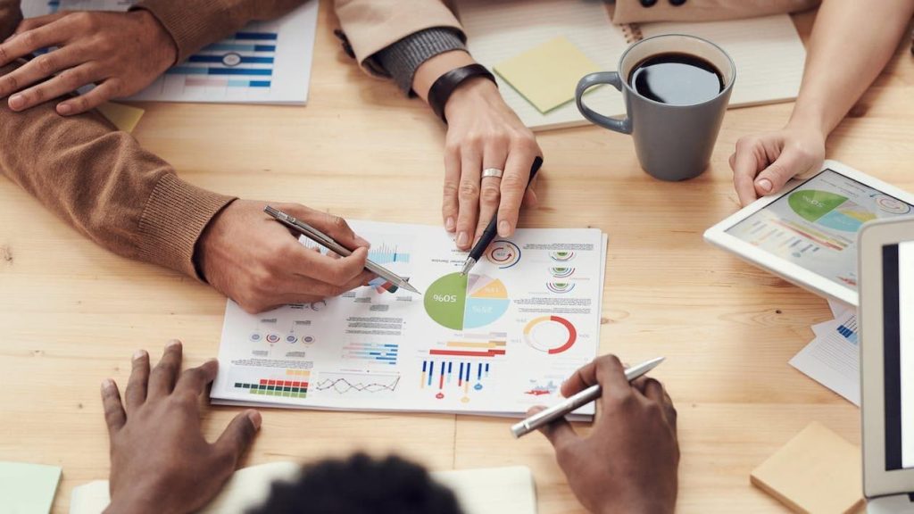 9 Things That Play a Role in Retirement Planning 1 Free People Discuss About Graphs and Rates