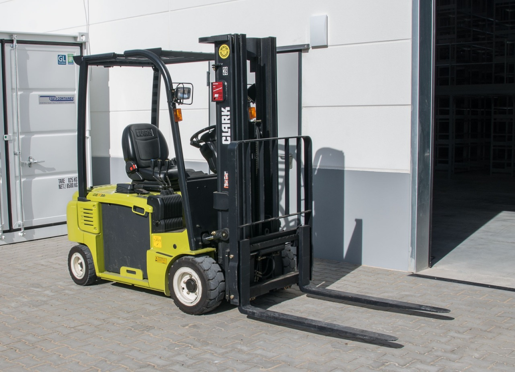 machine forklifts