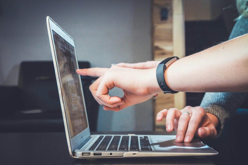 From Beginner to Pro: How to Master the Art of Affiliate Marketing 2 Affiliate Marketing- person using laptop