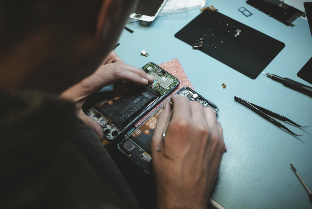 Fixing the Future: A Comprehensive Guide to Mobile Repairs 1