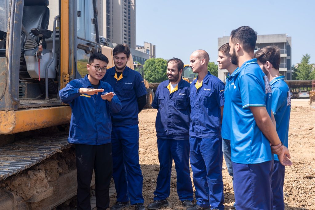 Выпускники Technician College XCMG занимают позиции в мировой строительной отрасли, становясь первопроходцами международного конвейера талантов 3 05
