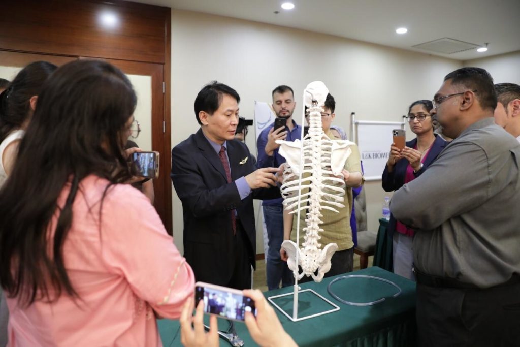 Professor Wenlin Wang demonstrates surgical techniques Wang Procedure participants