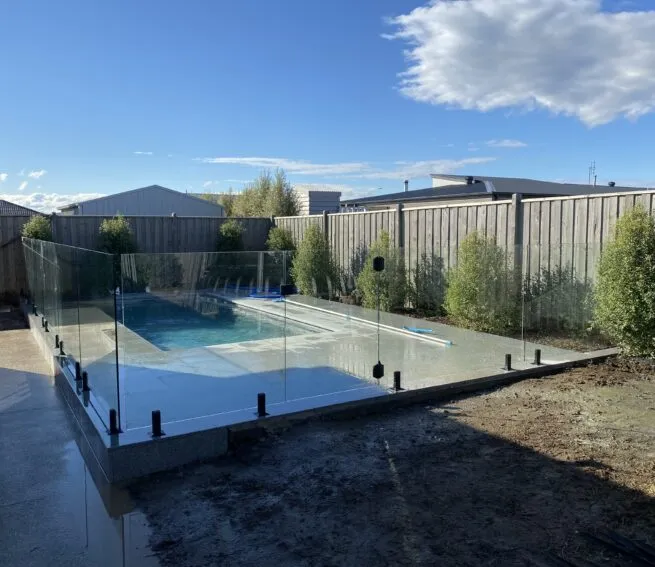 Is a Frameless Pool Fence the Right Choice for Your Home