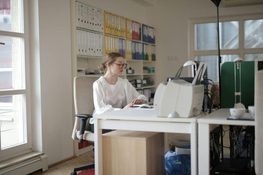 How to Time an Office Move in Ohio Around Seasonal Business Cycles (And Why It Matters) 1 A woman working on her computer