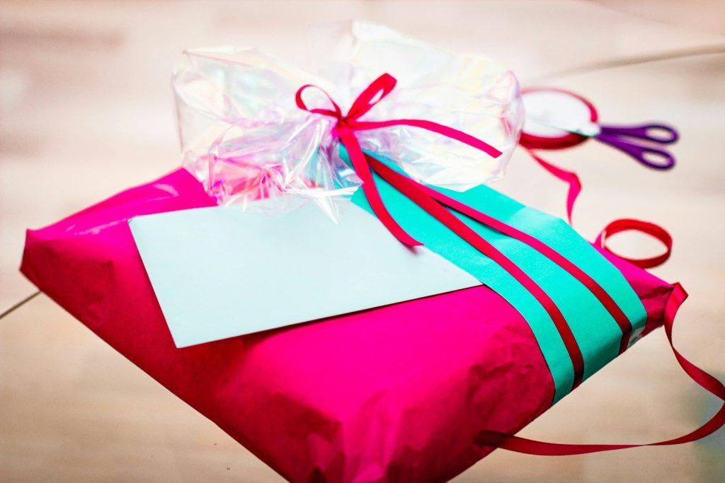 Sustainable & Eco-Friendly Personalised Corporate Gifts That Impress Clients 1 Personalised Corporate Gifts- red and white gift box with white ribbon