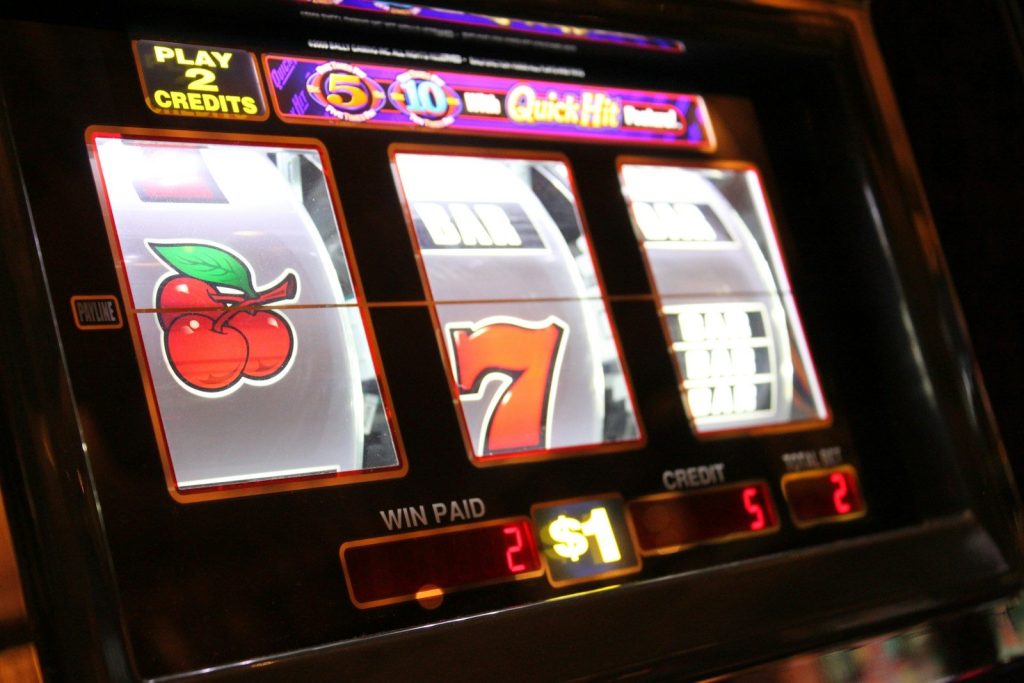 The Role of Customer Support and Retention in Building a Successful Online Casino 8 black and white game machine